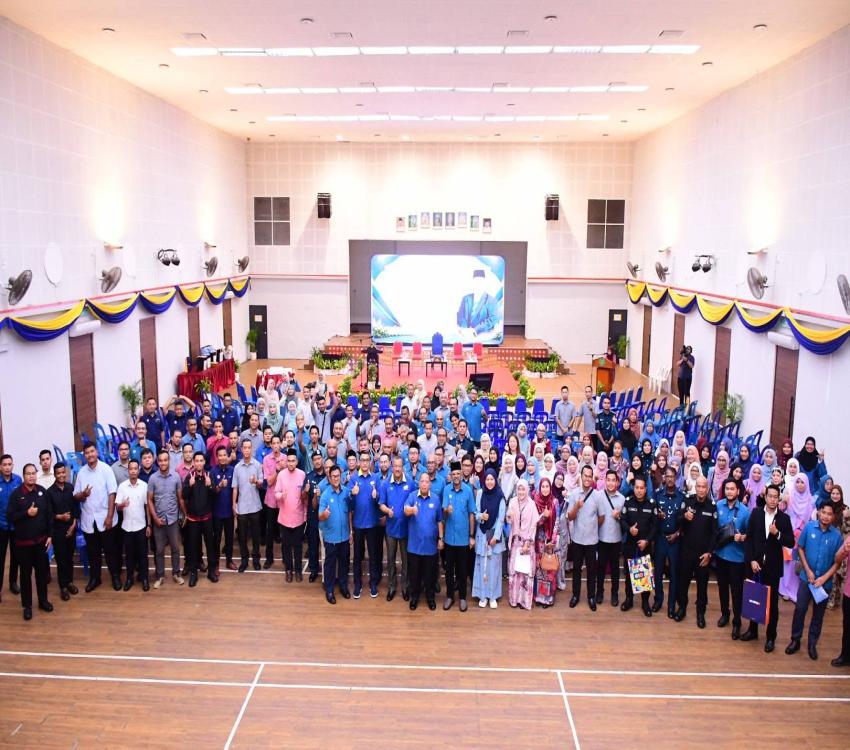 Majlis Ramah Mesra dan Amanat Bersama Warga Kerja MPKangar